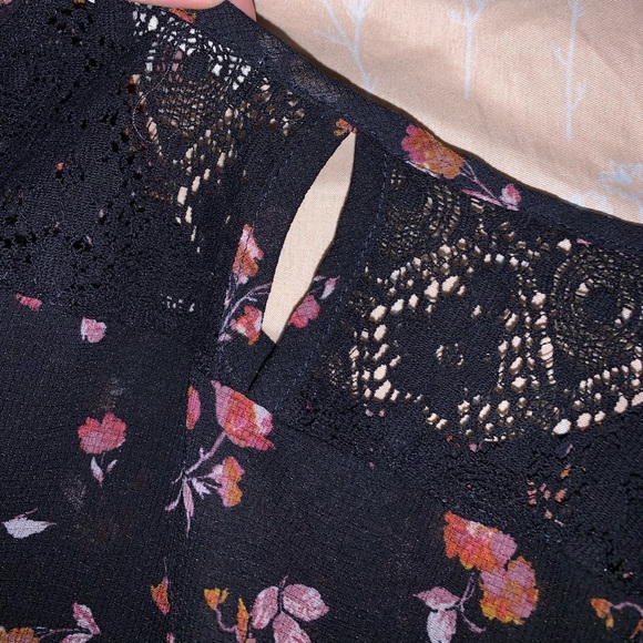 Multicolored flowy top - Picture 5 of 5